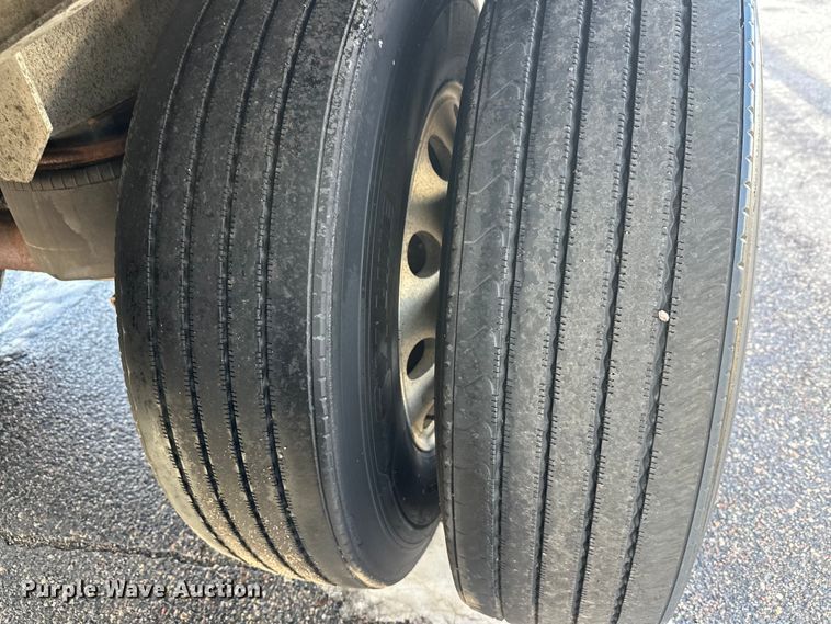 image for item FK1815 2002 Heil tank trailer