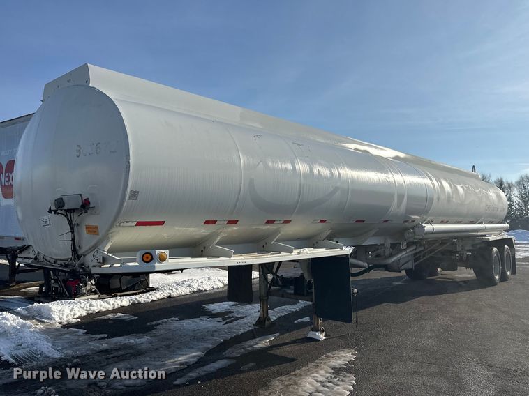 image for item FK1817 1994 Heil tank trailer