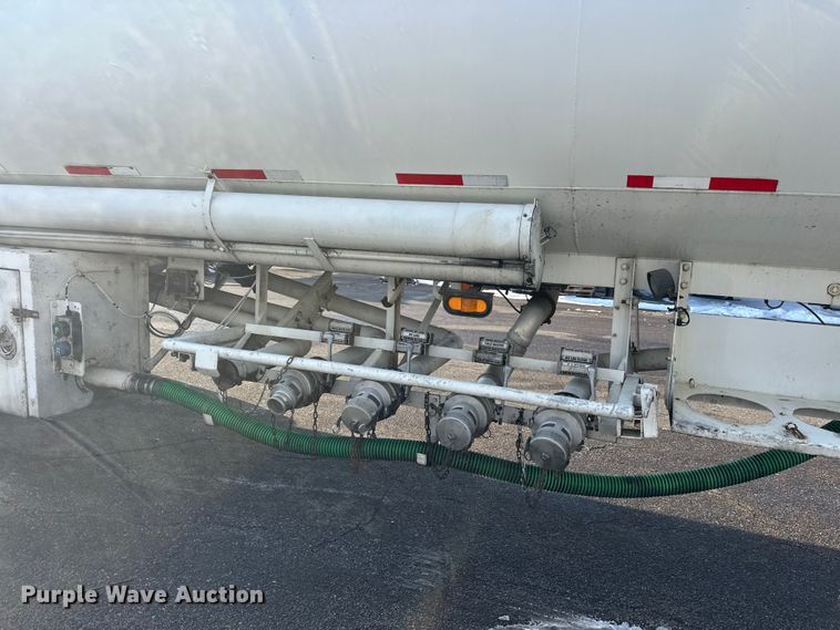 image for item FK1817 1994 Heil tank trailer