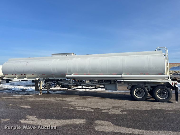 image for item FK1817 1994 Heil tank trailer