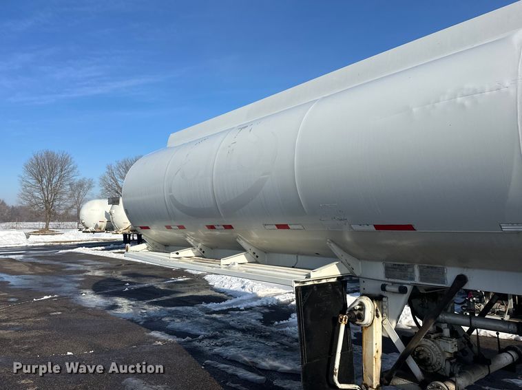 image for item FK1817 1994 Heil tank trailer