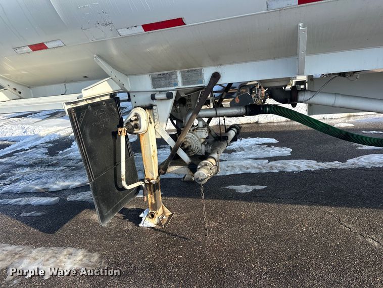 image for item FK1817 1994 Heil tank trailer