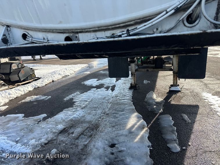 image for item FK1817 1994 Heil tank trailer