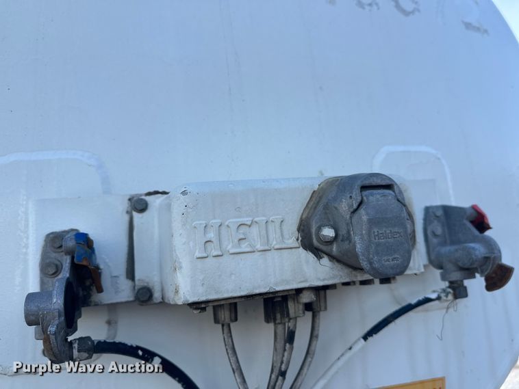 image for item FK1817 1994 Heil tank trailer