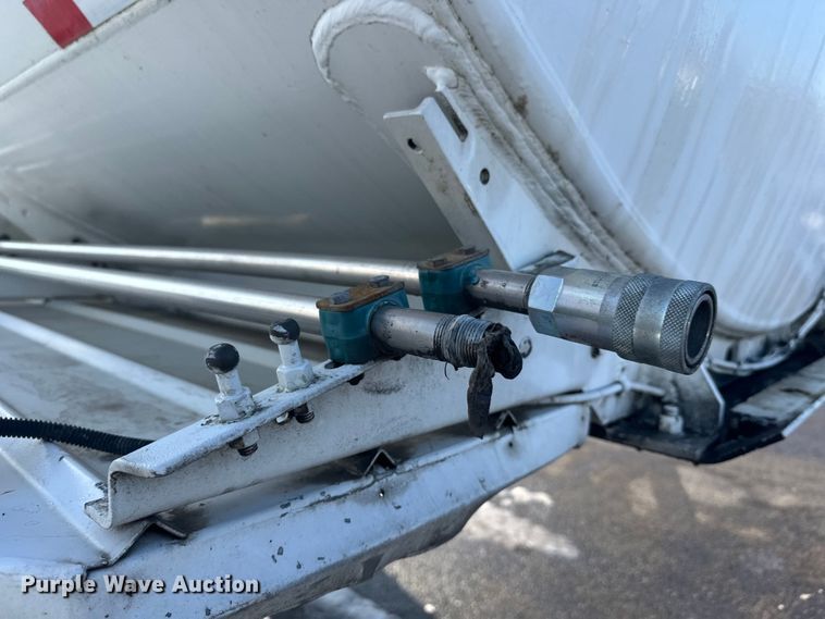 image for item FK1817 1994 Heil tank trailer