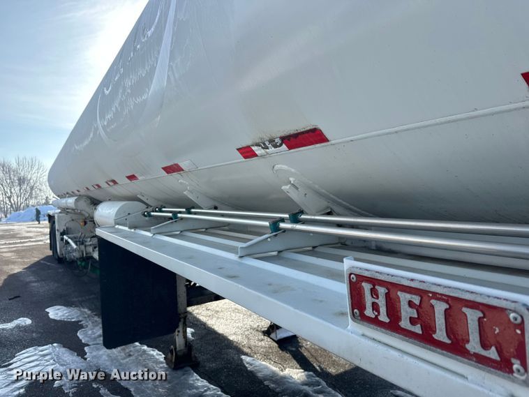 image for item FK1817 1994 Heil tank trailer