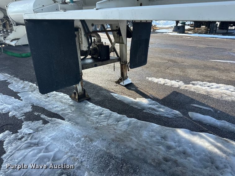 image for item FK1817 1994 Heil tank trailer