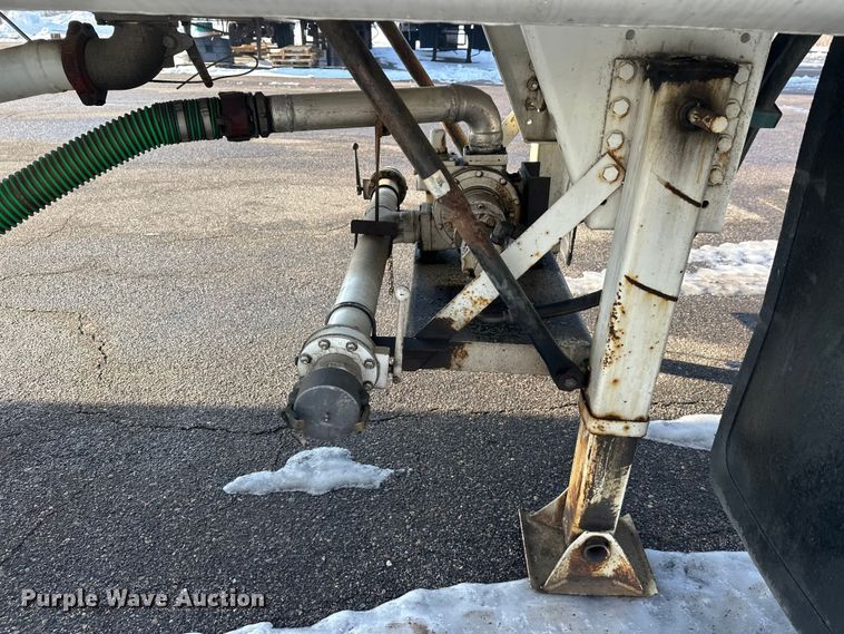 image for item FK1817 1994 Heil tank trailer