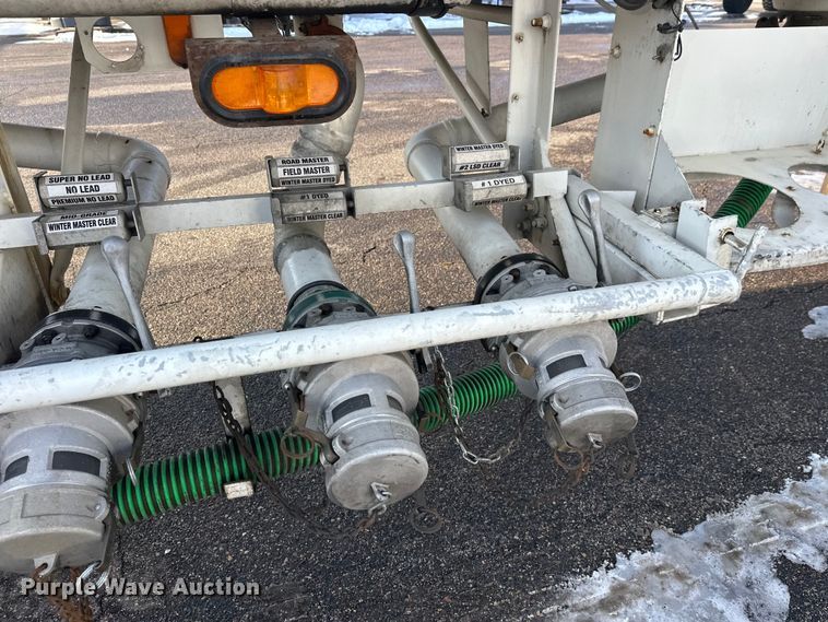 image for item FK1817 1994 Heil tank trailer