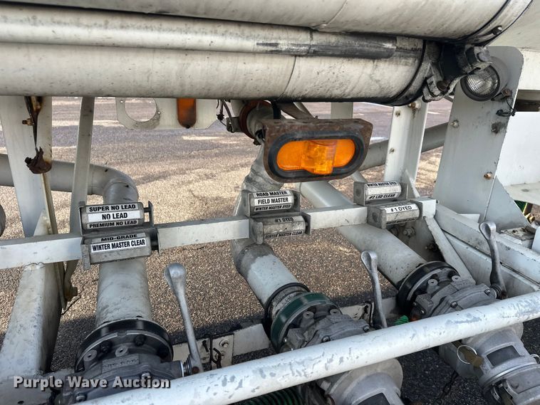 image for item FK1817 1994 Heil tank trailer