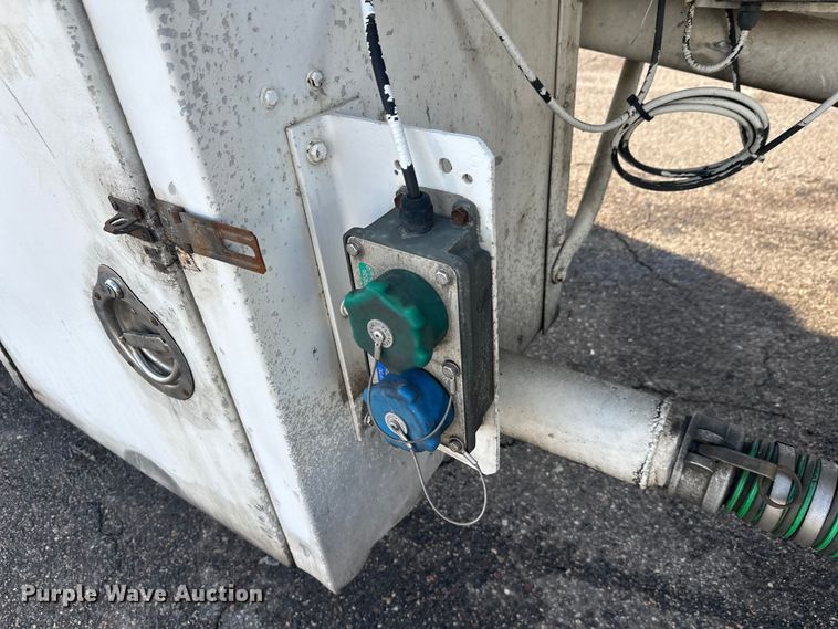 image for item FK1817 1994 Heil tank trailer