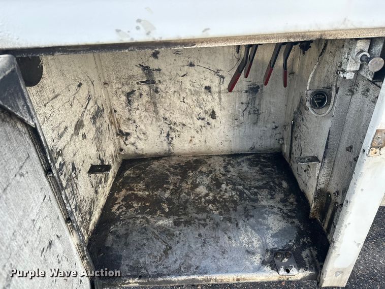 image for item FK1817 1994 Heil tank trailer