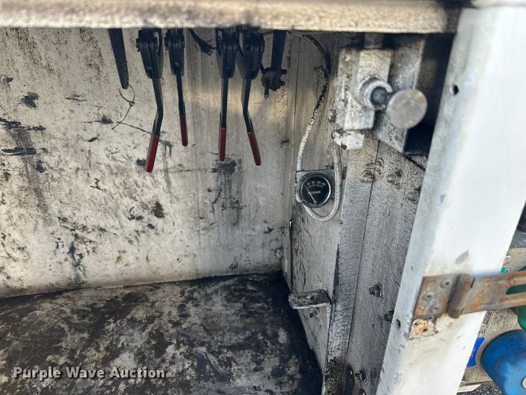 image for item FK1817 1994 Heil tank trailer