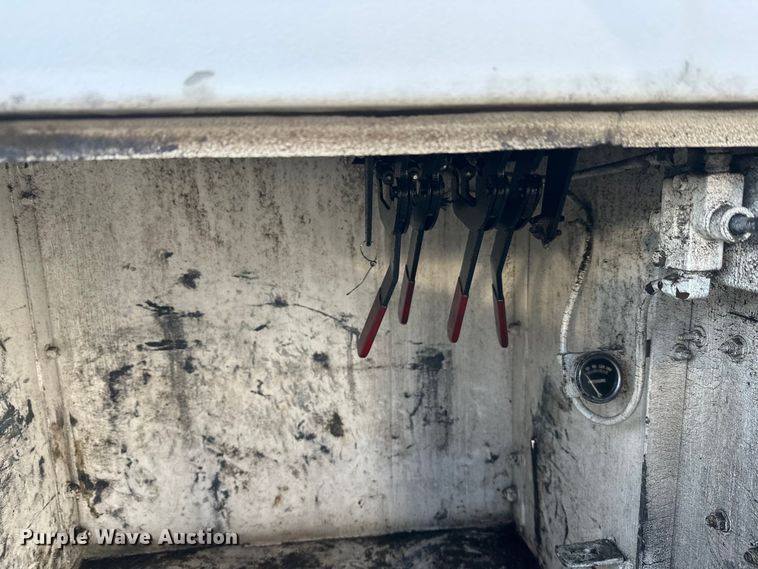 image for item FK1817 1994 Heil tank trailer