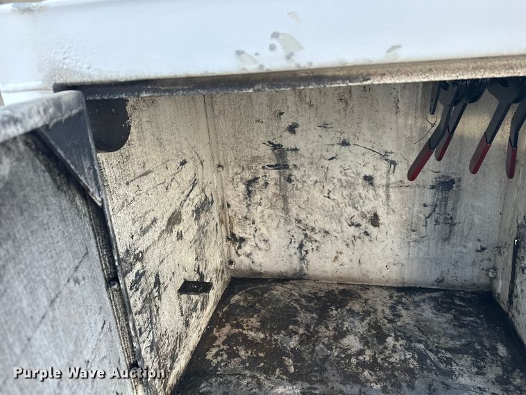 image for item FK1817 1994 Heil tank trailer