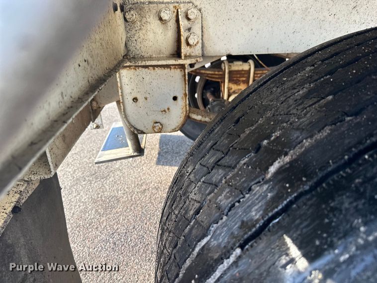 image for item FK1817 1994 Heil tank trailer