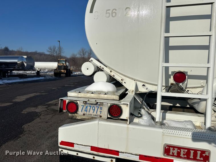image for item FK1817 1994 Heil tank trailer