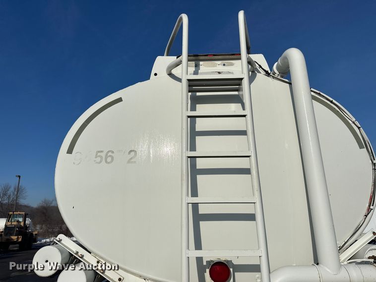 image for item FK1817 1994 Heil tank trailer