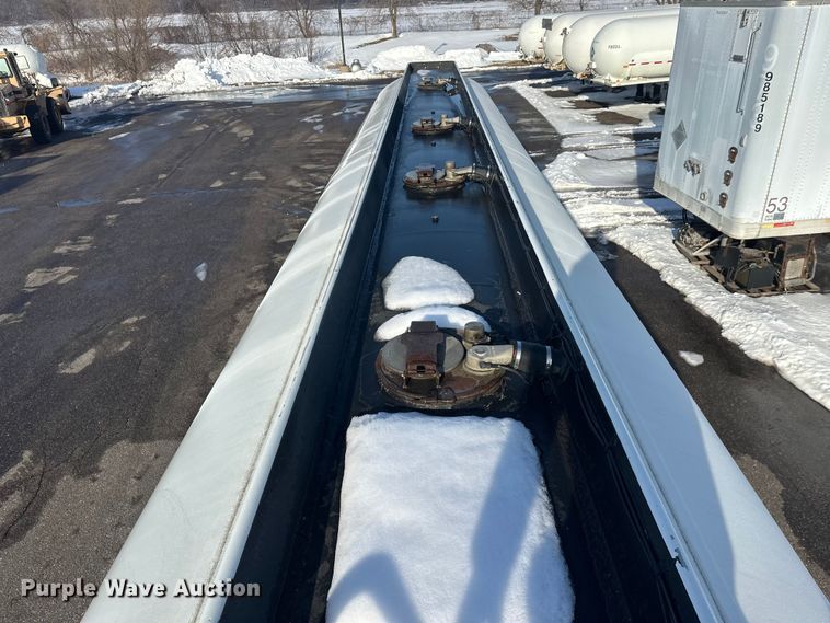 image for item FK1817 1994 Heil tank trailer