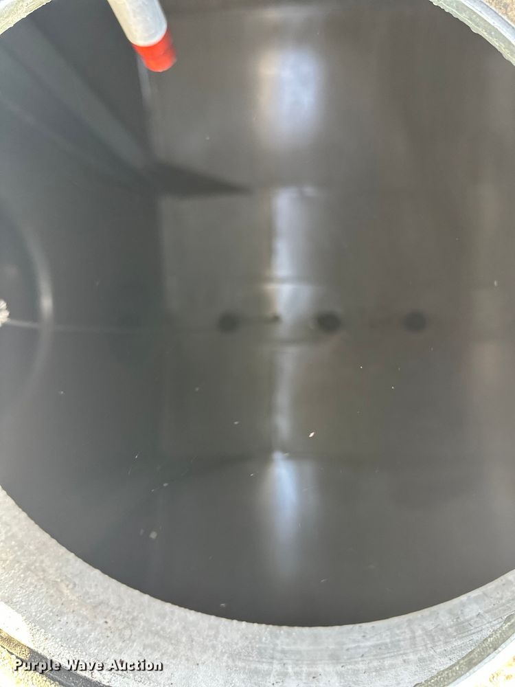 image for item FK1817 1994 Heil tank trailer