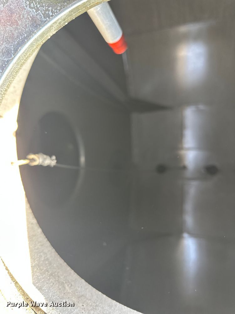 image for item FK1817 1994 Heil tank trailer