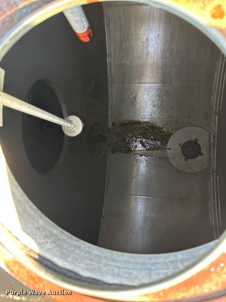 image for item FK1817 1994 Heil tank trailer