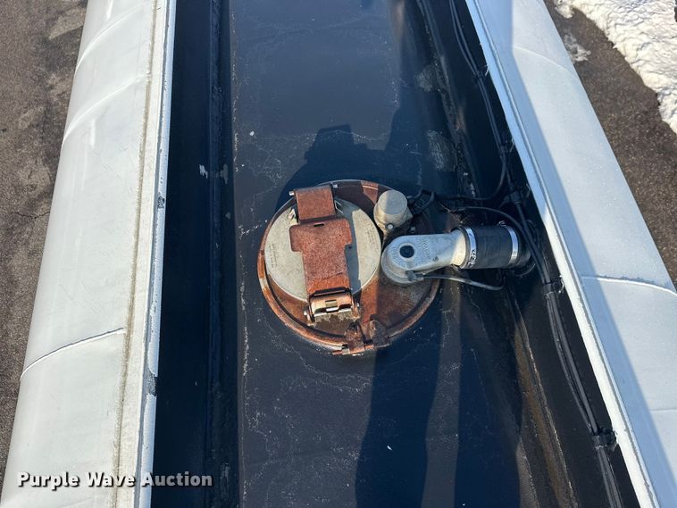 image for item FK1817 1994 Heil tank trailer