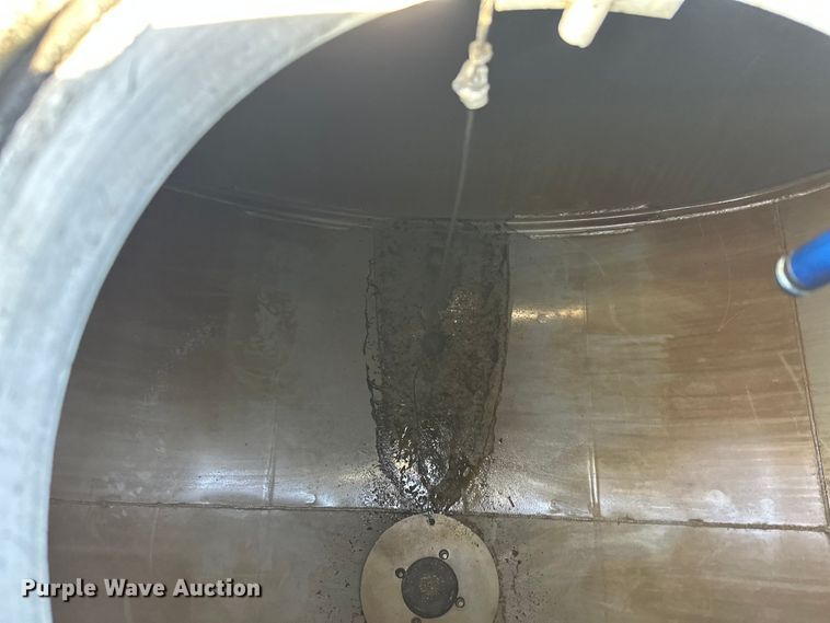 image for item FK1817 1994 Heil tank trailer