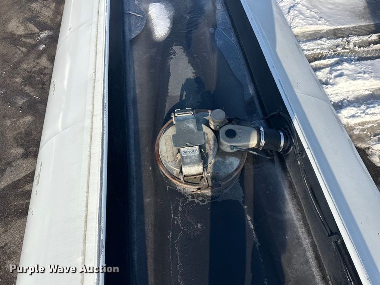 image for item FK1817 1994 Heil tank trailer