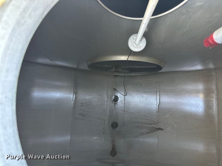 image for item FK1817 1994 Heil tank trailer