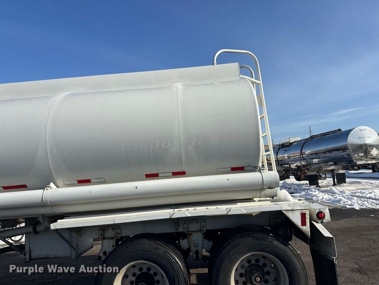 image for item FK1817 1994 Heil tank trailer