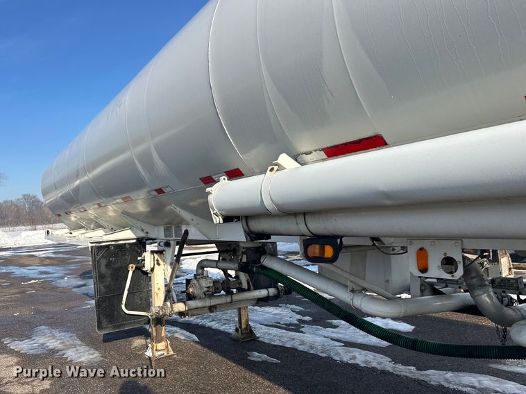 image for item FK1817 1994 Heil tank trailer