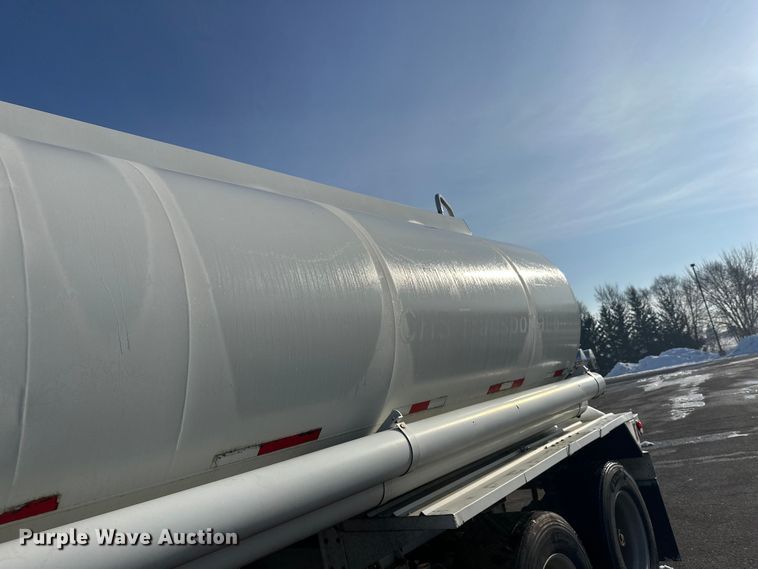 image for item FK1817 1994 Heil tank trailer