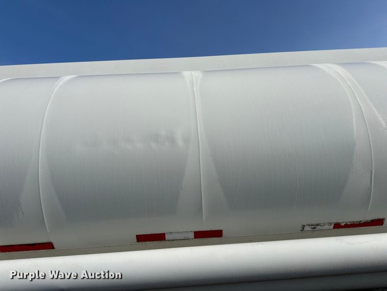 image for item FK1817 1994 Heil tank trailer