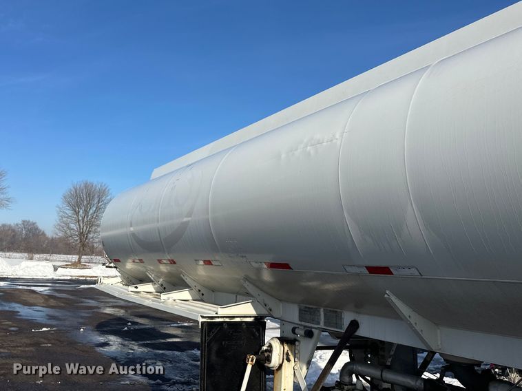 image for item FK1817 1994 Heil tank trailer