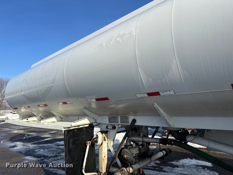 image for item FK1817 1994 Heil tank trailer