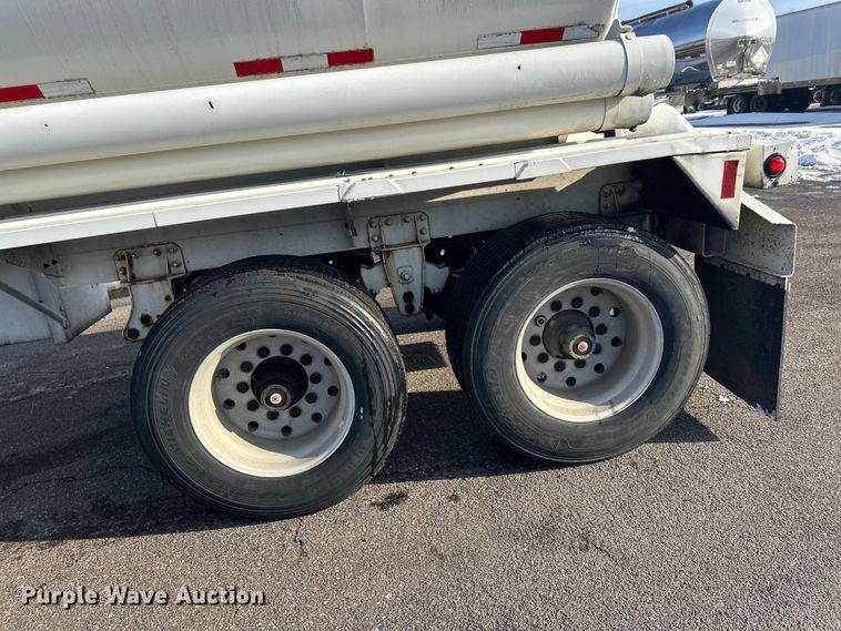 image for item FK1817 1994 Heil tank trailer