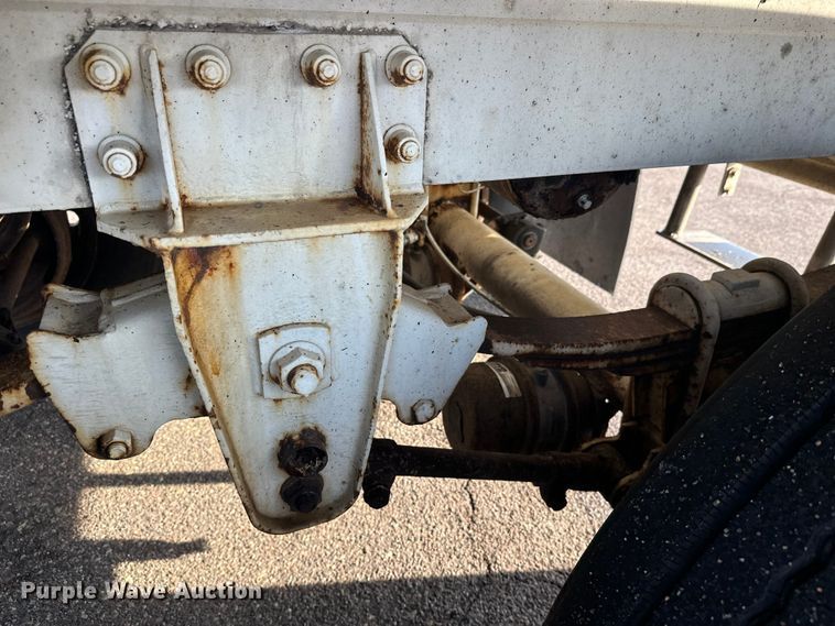 image for item FK1817 1994 Heil tank trailer