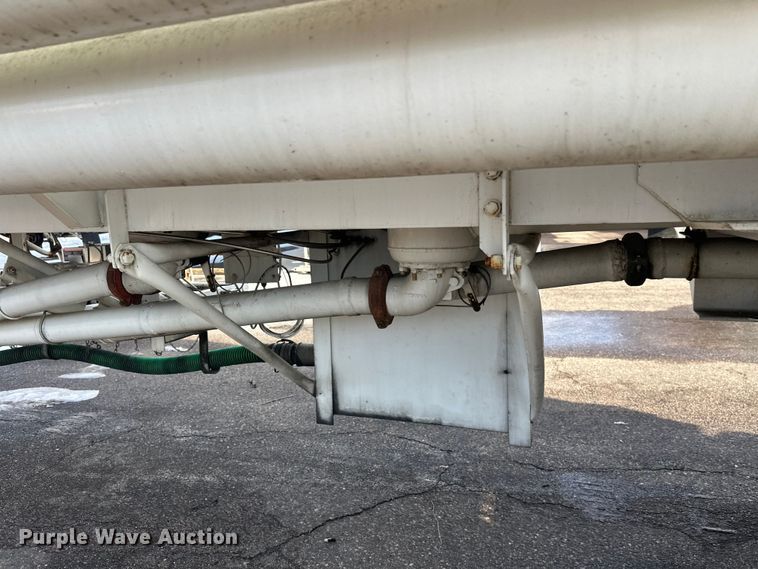 image for item FK1817 1994 Heil tank trailer