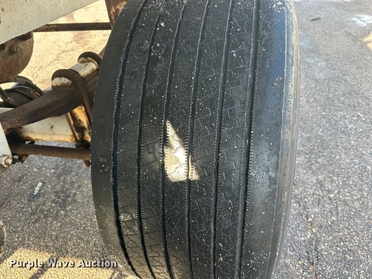 image for item FK1817 1994 Heil tank trailer