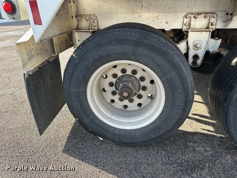 image for item FK1817 1994 Heil tank trailer