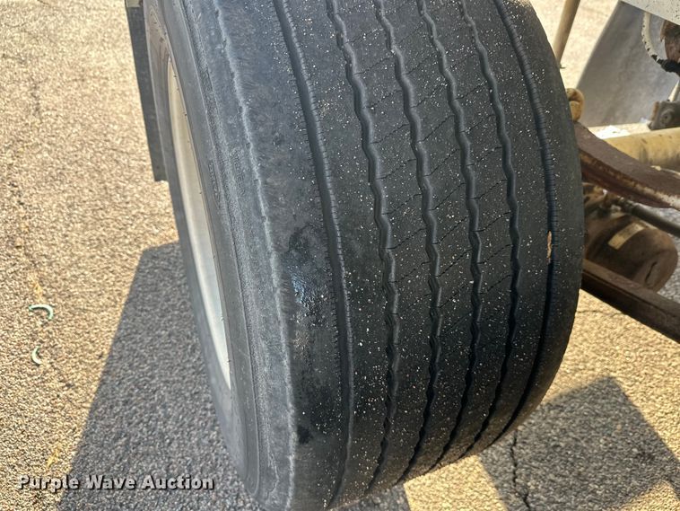 image for item FK1817 1994 Heil tank trailer