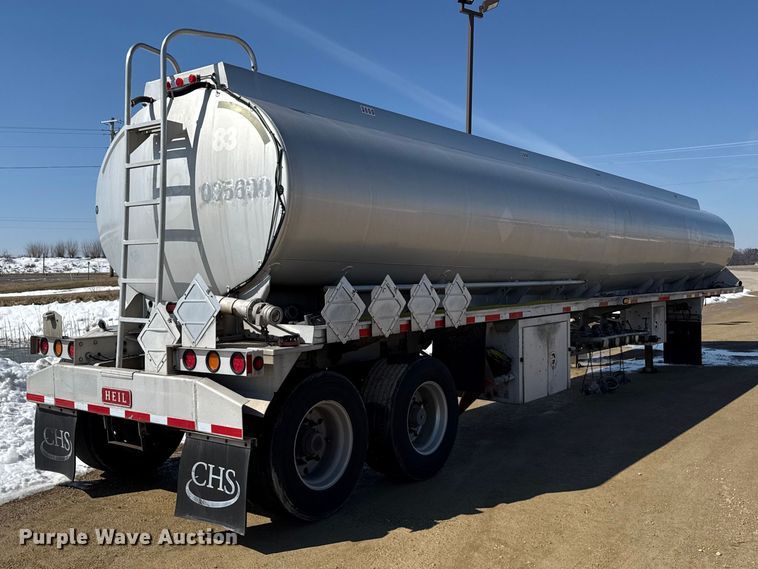 image for item ND9463 2009 Heil tank trailer