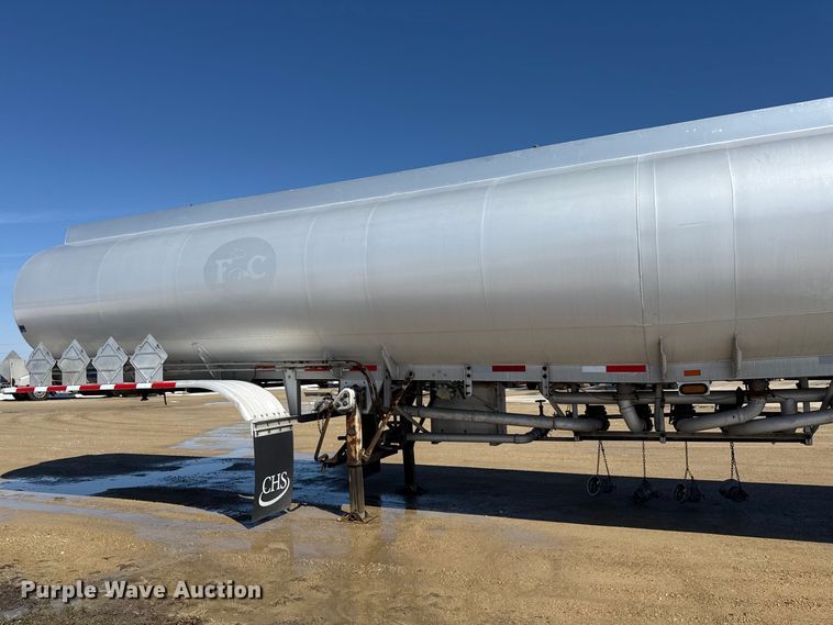 image for item ND9463 2009 Heil tank trailer