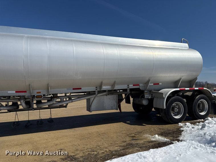 image for item ND9463 2009 Heil tank trailer