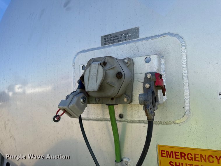 image for item ND9463 2009 Heil tank trailer