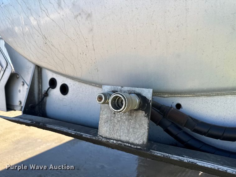 image for item ND9463 2009 Heil tank trailer