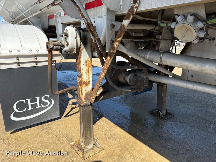 image for item ND9463 2009 Heil tank trailer