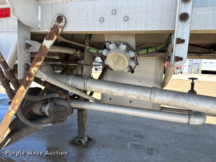 image for item ND9463 2009 Heil tank trailer