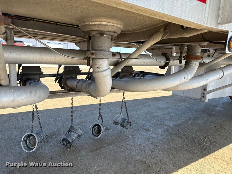 image for item ND9463 2009 Heil tank trailer